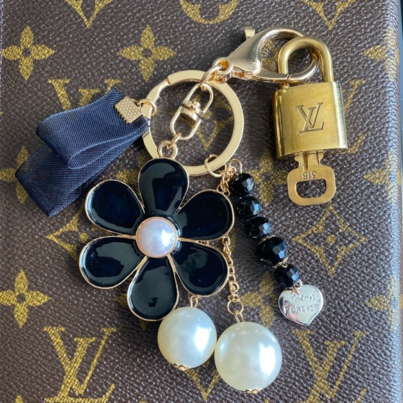Louis Vuitton Lock and Key 🔐 - Picture 1 of 3